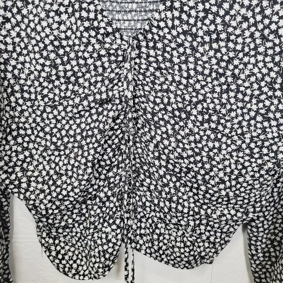 H&M draped low cut blouse - Picture 3 of 9